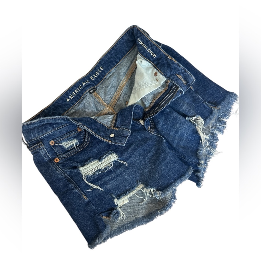 American Eagle, Tomgirl Blue Denim Distressed‎ Shorts, Size 2 - Picture 4 of 4
